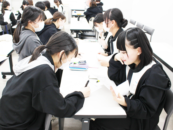 １年生、電話の応対を練習☆